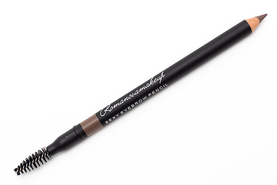 Beautyinsider хвалят карандаш  Taupe, первый в числе лучших карандашей для бровей