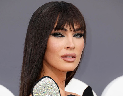 Ресницы Romanovamakeup в списке средств от ELLE для создания томного взгляда, как у Меган Фокс