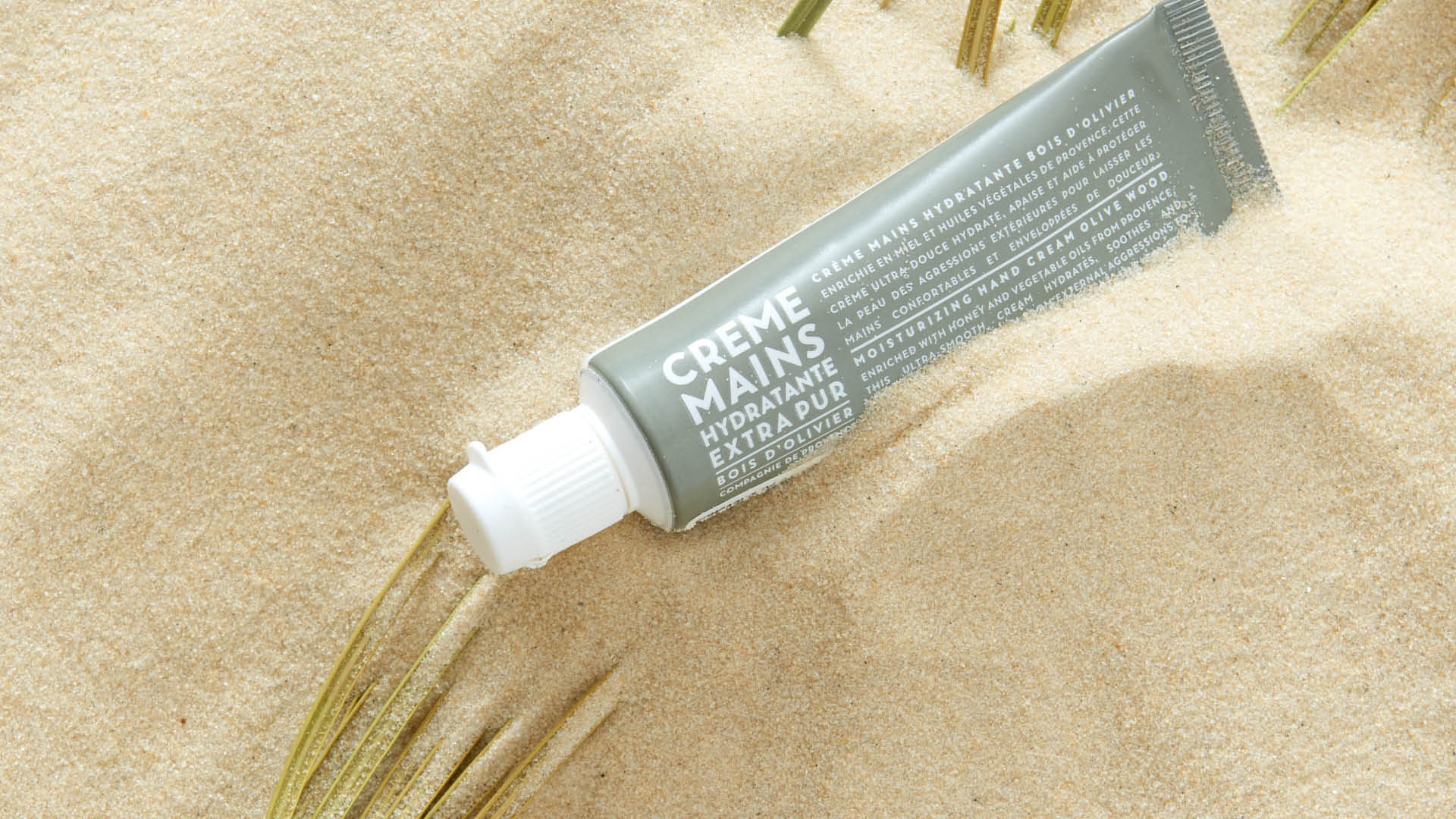 Tatler Beauty Box — чем побаловать себя на отдыхе в городе или на море - фото 15