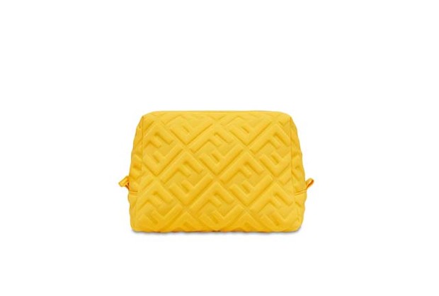 Фото №1 - 14 самых красивых косметичек на лето