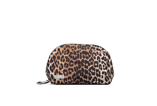 Фото №4 - 14 самых красивых косметичек на лето