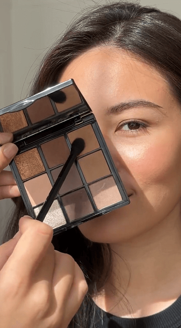 Must-have палетка теней  для макияжа глаз 