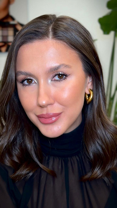 сияющий макияж со стрелкой