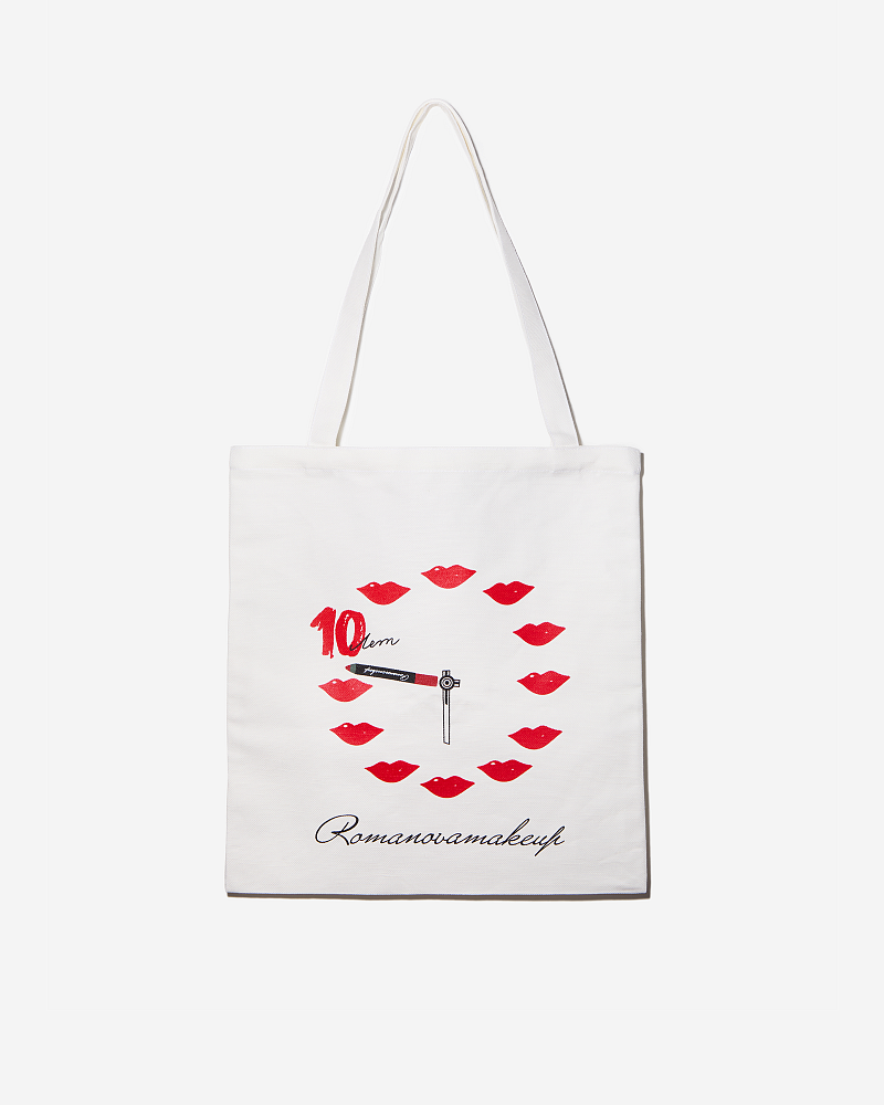 10 лет легендарной красной помаде