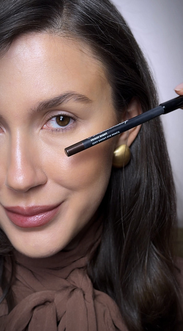 макияж для особого повода: коричневая стрелка со спарклами